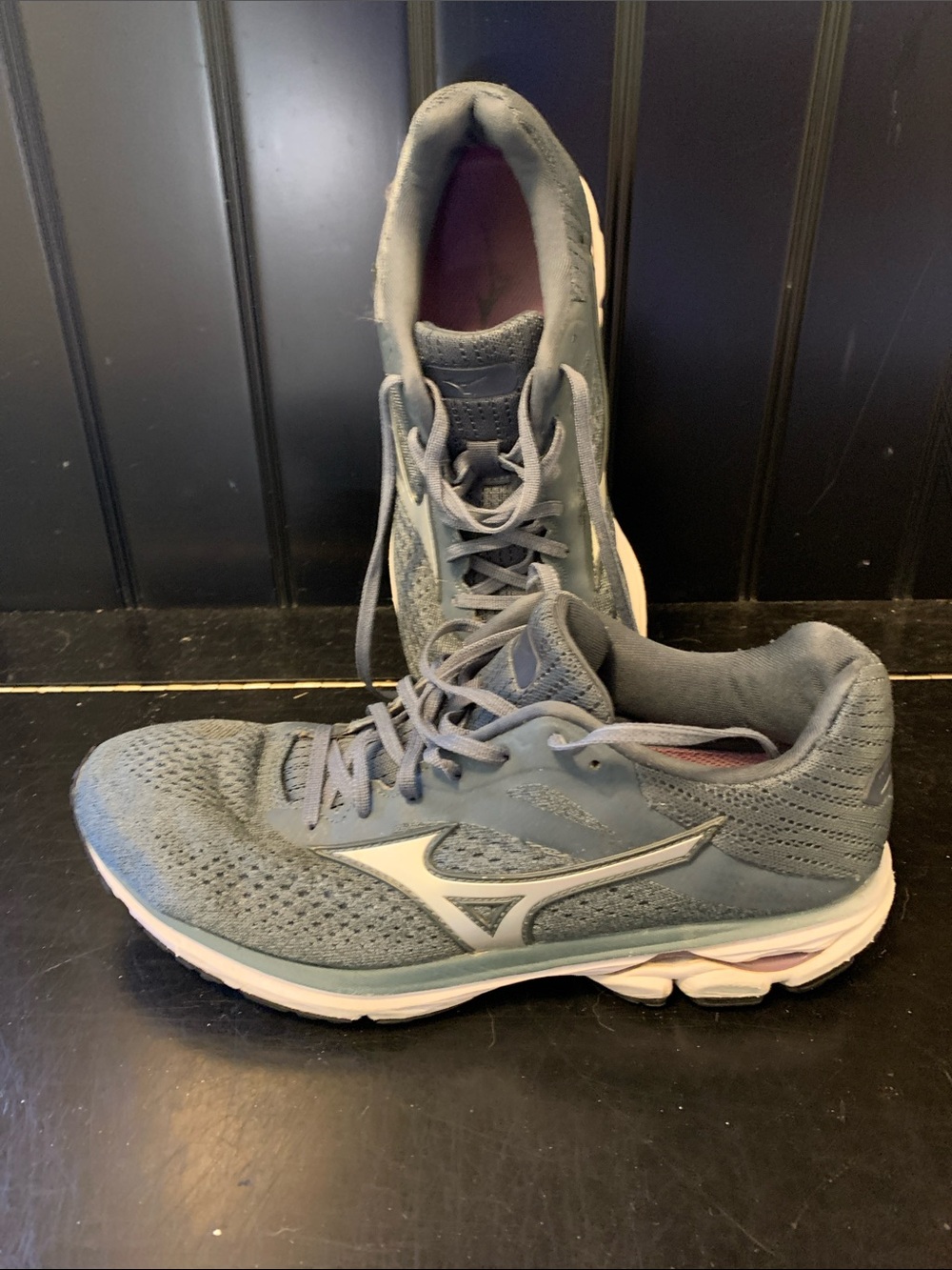 Mizuno Wave Riser Women's Slate Gray Athletic Running Shoes